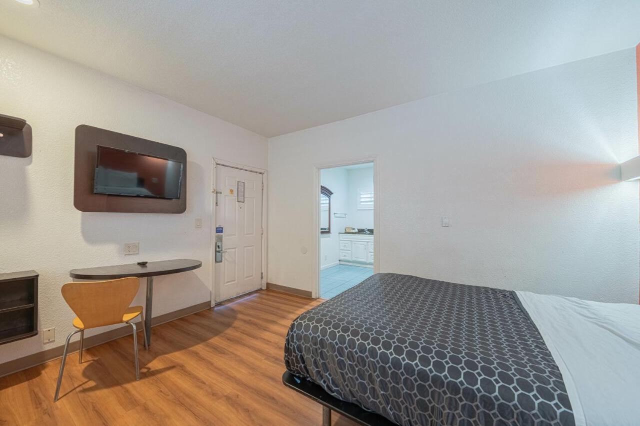 Coastal Valley Inn Castroville Exterior foto